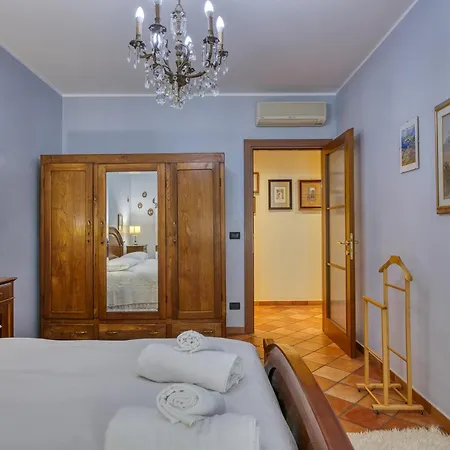 La Casetta Sull'Albero - With Balcony, Garden & Parking - Happy Rentals アパート *