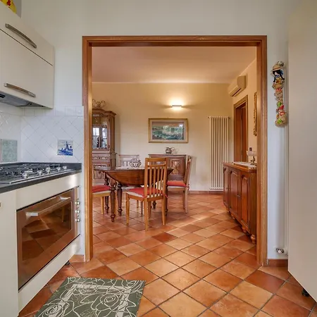 アパート La Casetta Sull'Albero - With Balcony, Garden & Parking - Happy Rentals アルベンガ
