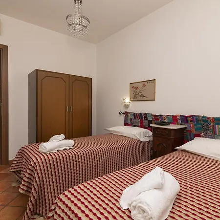 La Casetta Sull'albero 900m From The Sea - Happy אלבניה