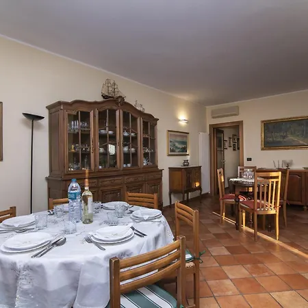 La Casetta Sull'Albero - With Balcony, Garden & Parking - Happy Rentals アパート
