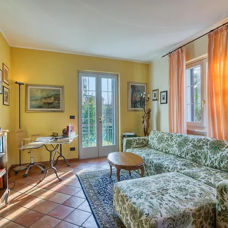 La Casetta Sull'Albero - With Balcony, Garden & Parking - Happy Rentals アルベンガ