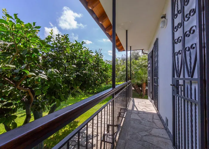 La Casetta Sull'albero 900m From The Sea - Happy Appartement Albenga