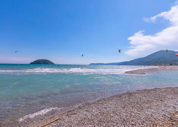 La Casetta Sull'albero 900m From The Sea - Happy
